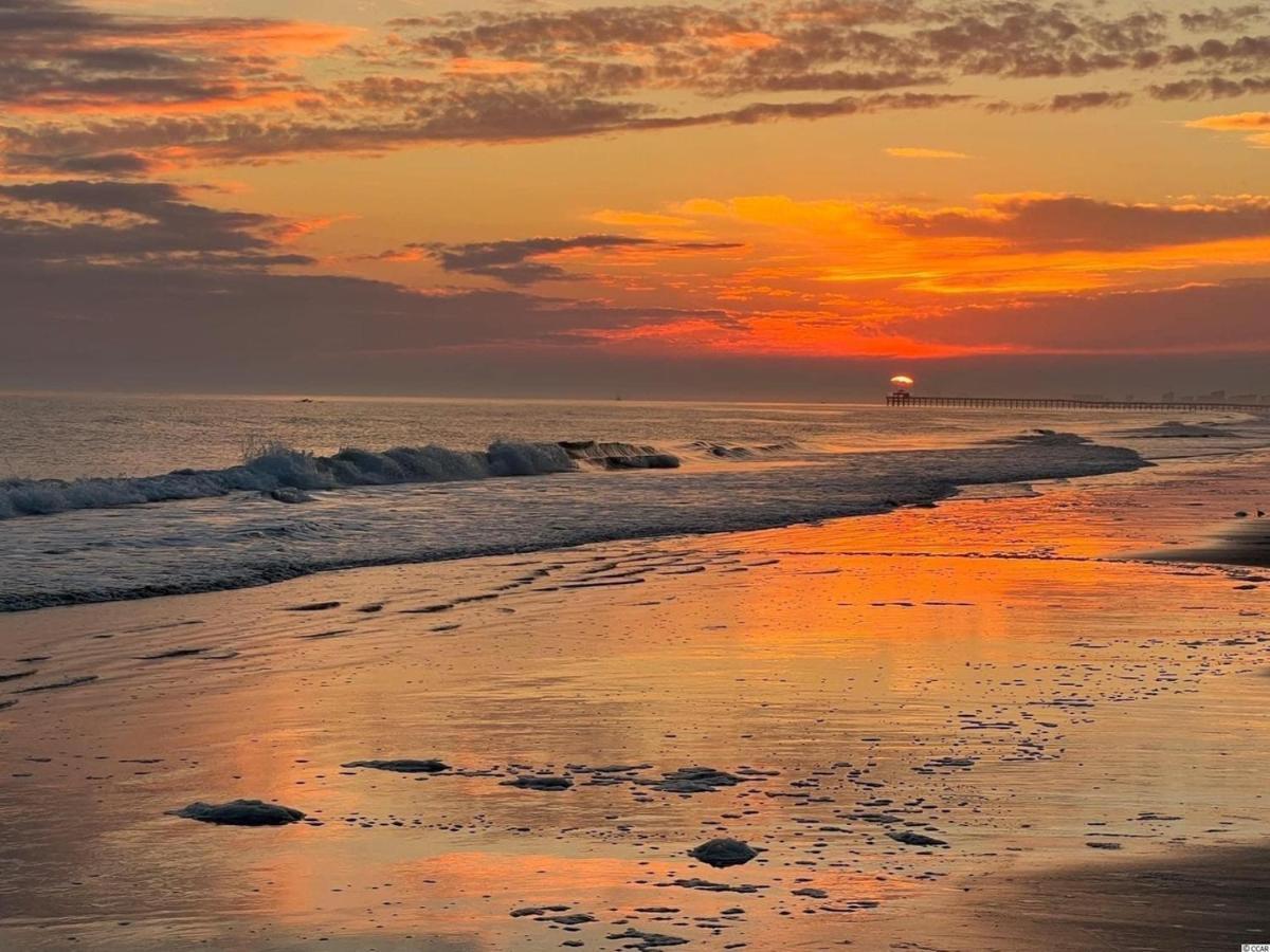 Beautiful Beachfront-Oceanfront First Floor 2Br 2Ba Condo In Cherry Grove, North Myrtle Beach! Renovated With A Fully Equipped Kitchen, 3 Separate Beds, Pool, Private Patio & Steps To The Sand! Luaran gambar